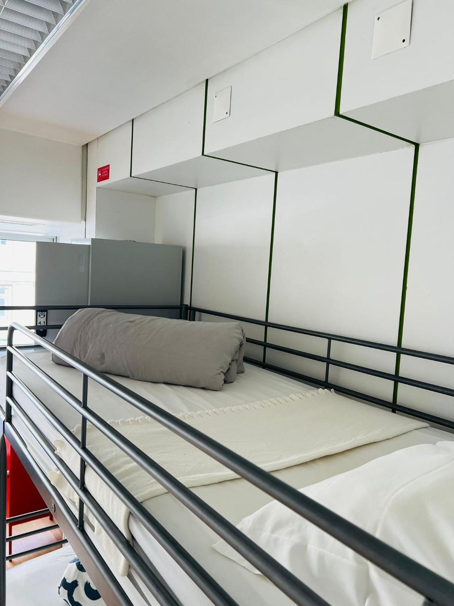 Corujinha Hostel Лиссабон Экстерьер фото