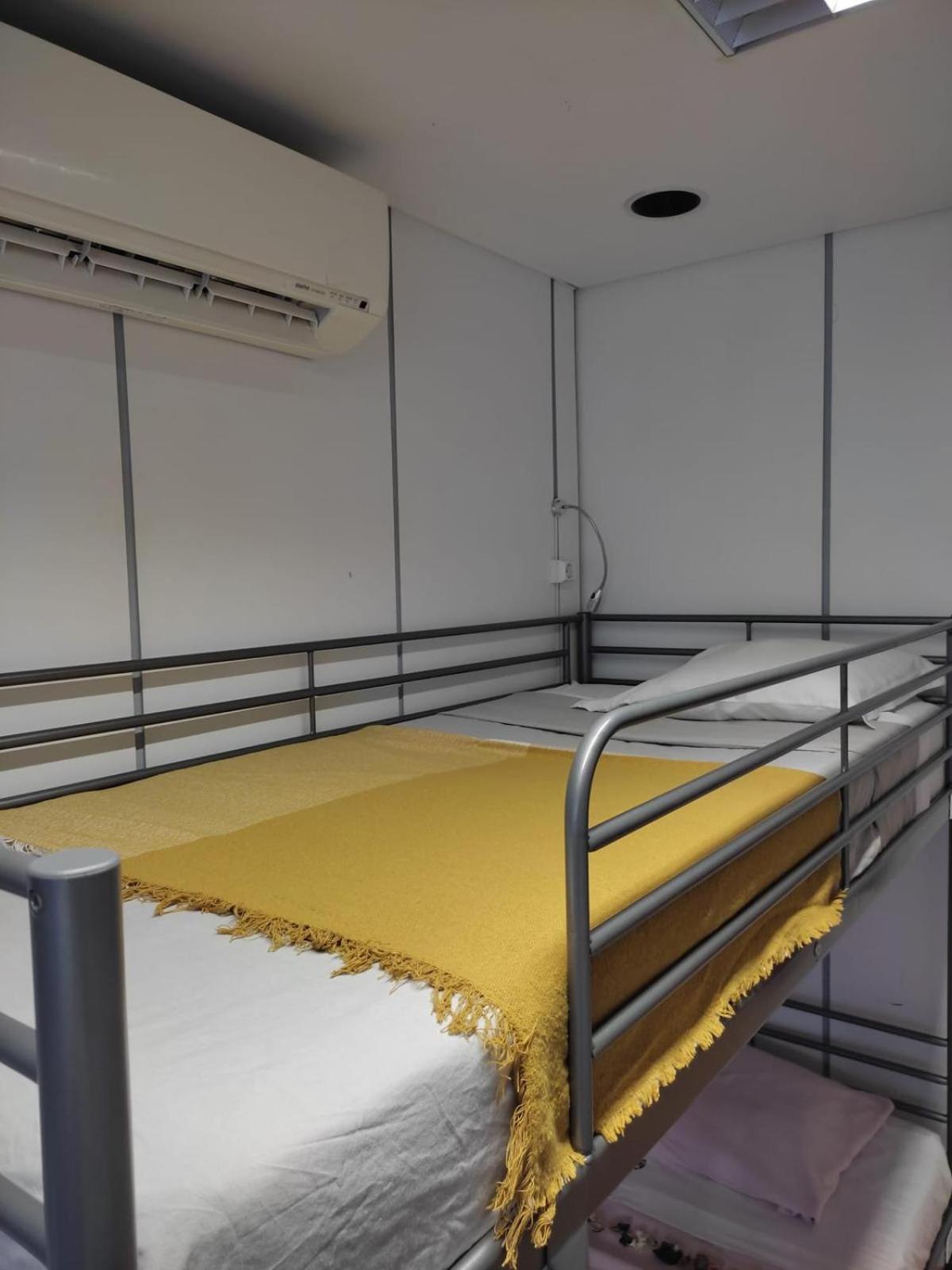 Corujinha Hostel Лиссабон Экстерьер фото